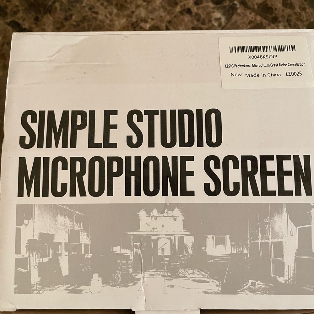 Simple studio microphone screen new in box